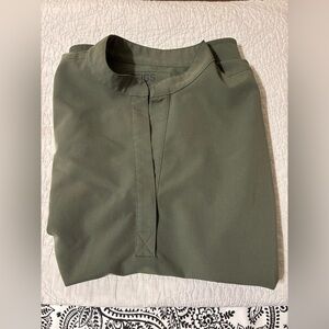 Women’s small FIGS Rafaela oversize scrub top in Moss